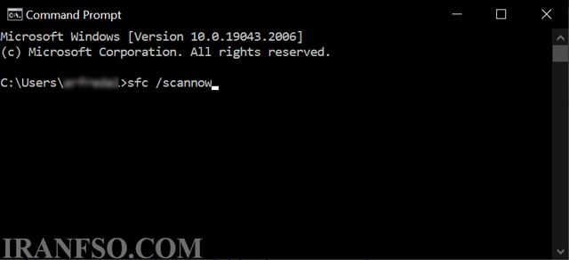 پس، دستور "sfc /scannow" را در کادر گفتگوی Command Prompt تایپ کنید، Enter را بزنید و منتظر بمانید تا اسکن کامل شود.