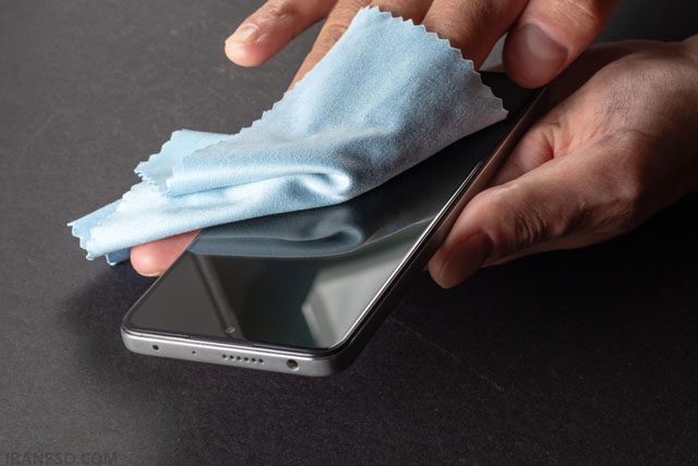 تمیزکردن with a microfiber