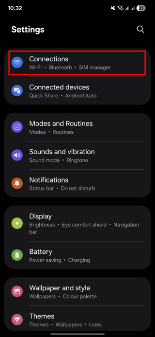 بخش Connections یا Mobile Network را باز کنید.