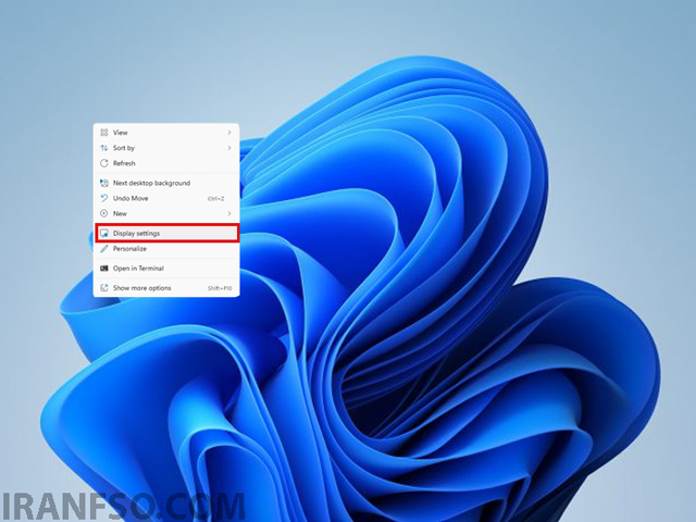 وارد گزینه Display Settings شوید.